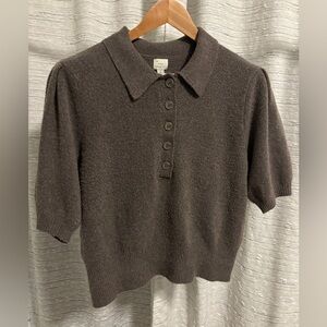 Short sleeve collared women’s sweater